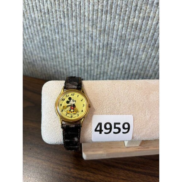 Vintage Mickey Mouse Wristwatch With Worn Leather Strap # note replacement band - Picture 4 of 6